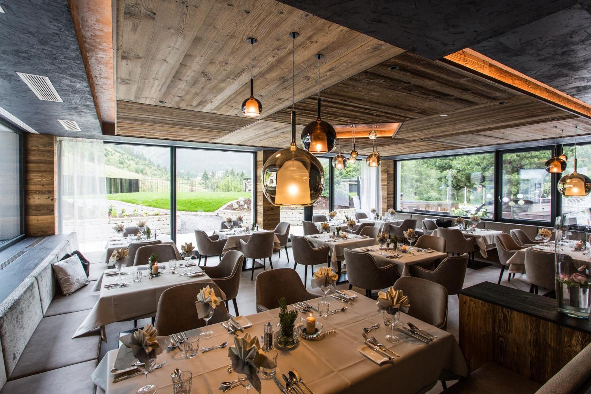 Verwoehnhotel Wildspitze ザンクト・レオンハルト・イム・ピッツタール エクステリア 写真